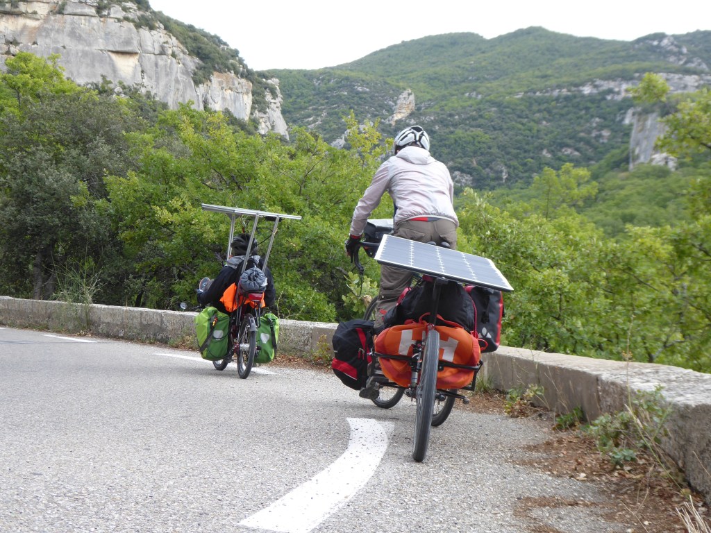 vue de dos des vélos, aux environs du Buoux