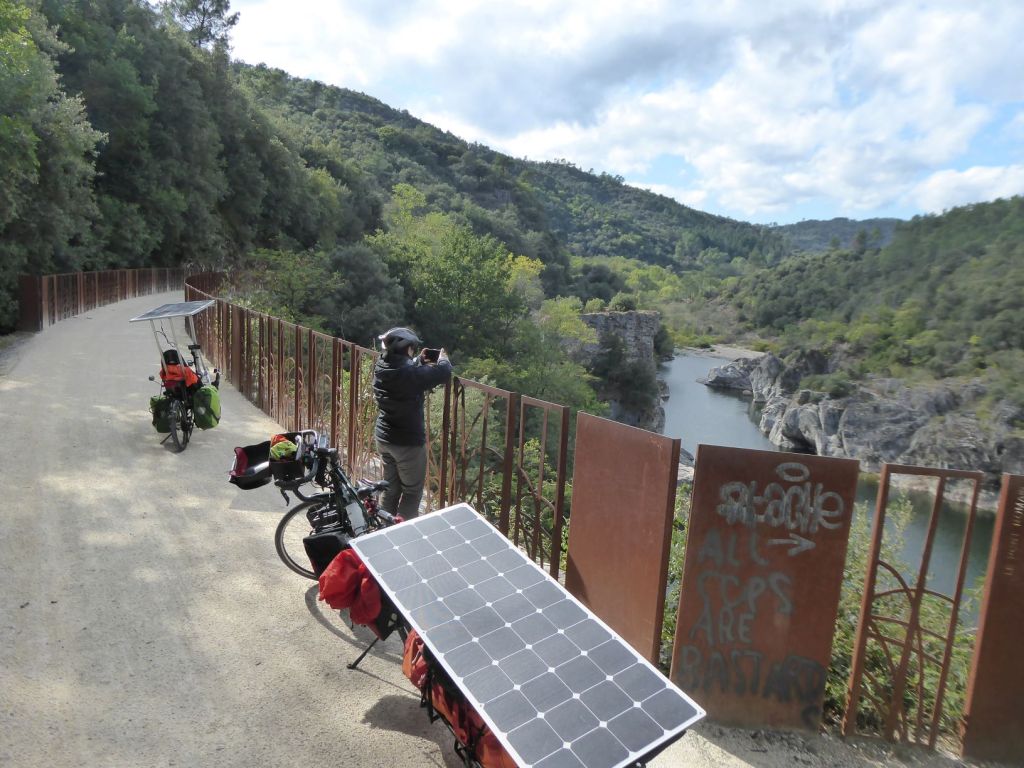 Vue d'un ancien pont en vallée de l'Eyrieux
