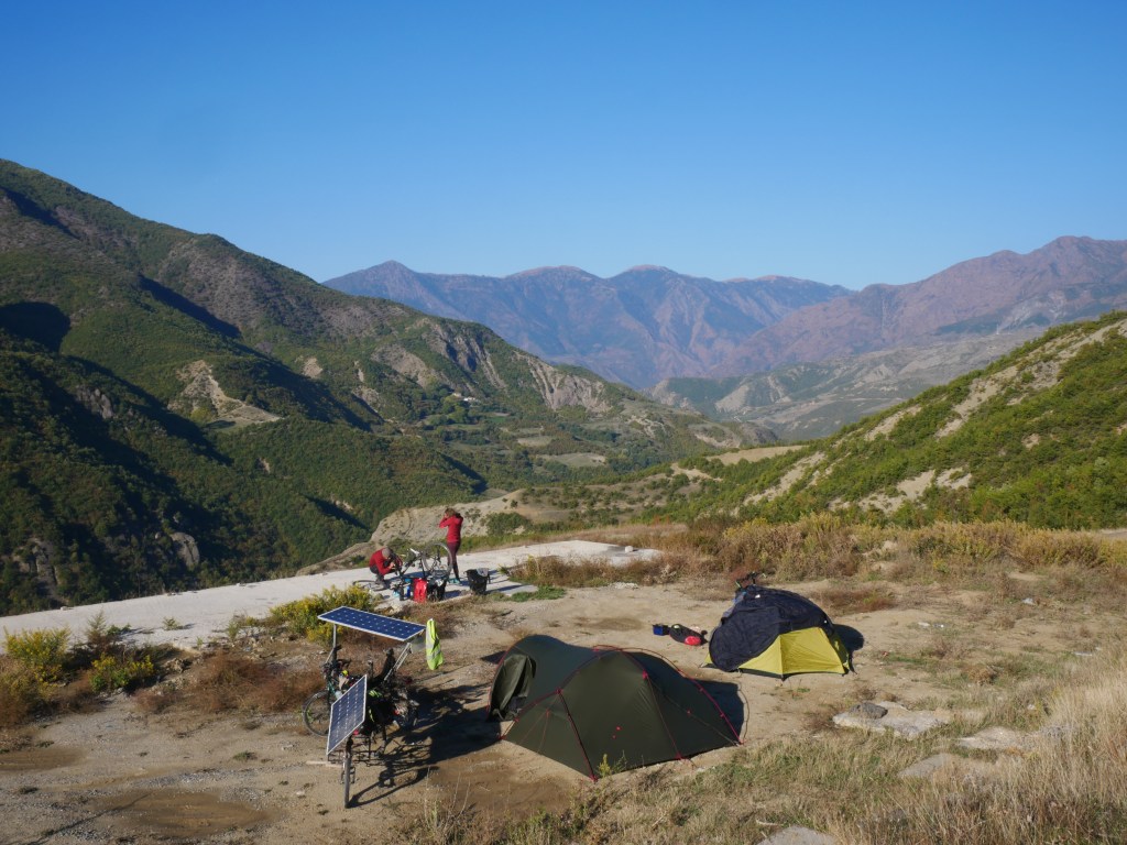 Camping sauvage en pleine montagne